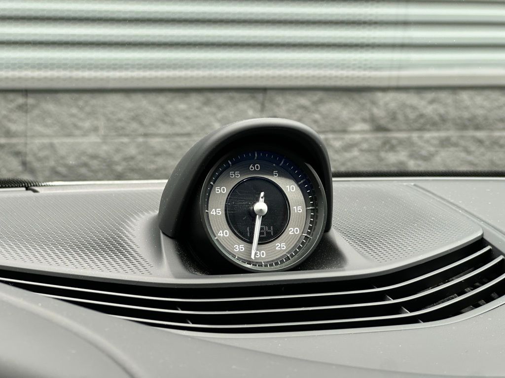 Thumbnail: 2025 Porsche Taycan - 31