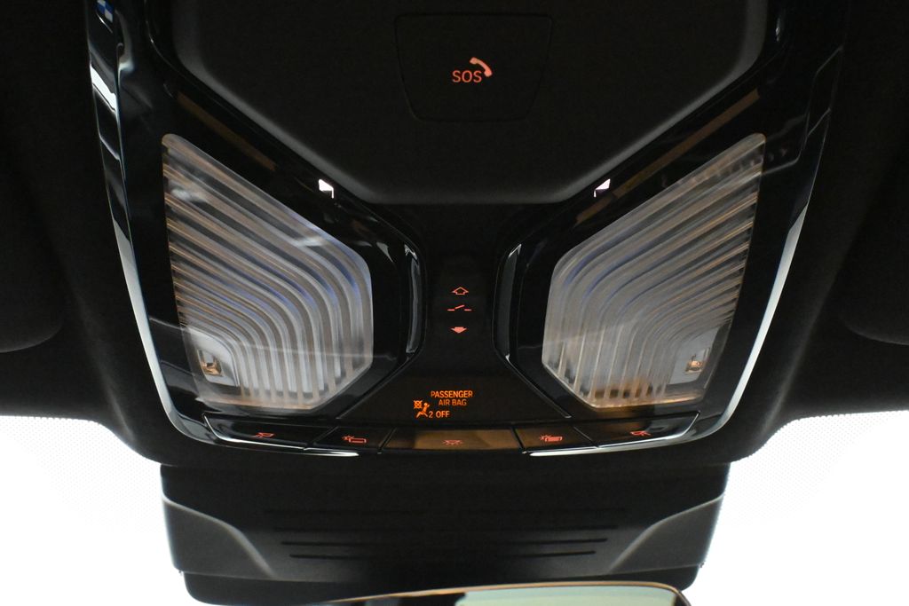 Thumbnail: 2027 BMW X7 - 21