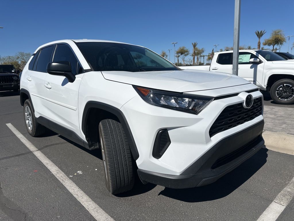 2022 Toyota RAV4 LE 6