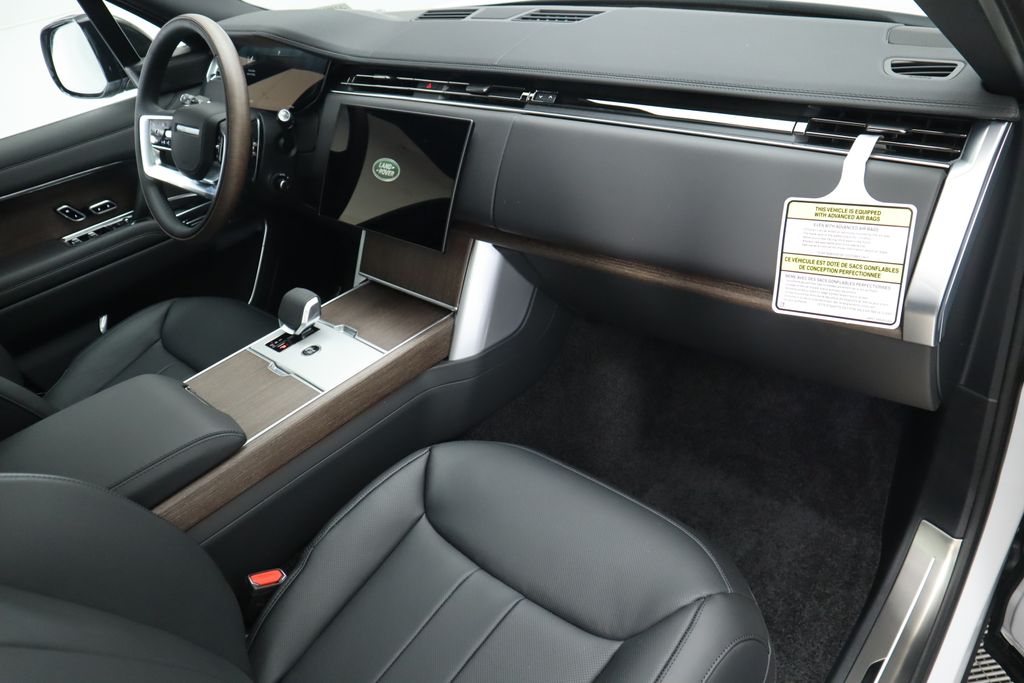 2025 Land Rover Range Rover SE 18
