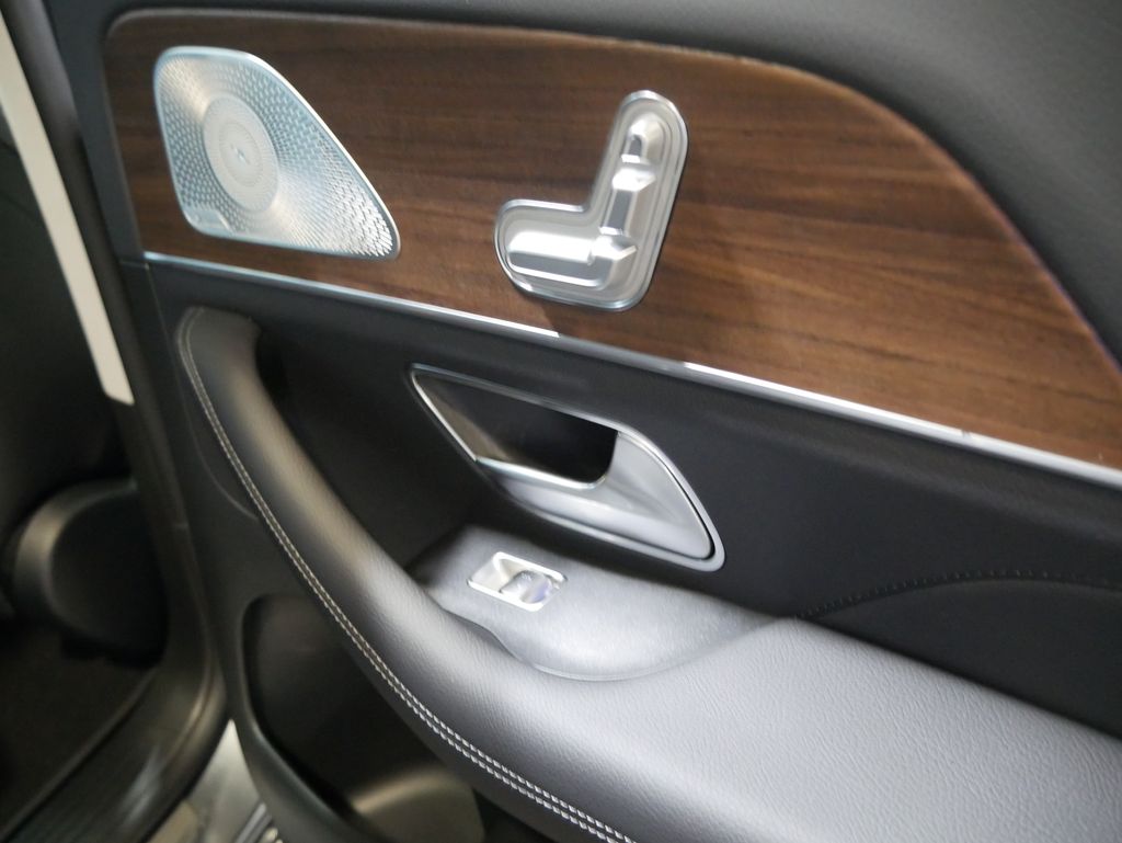 Thumbnail: 2026 Mercedes-Benz GLE - 32