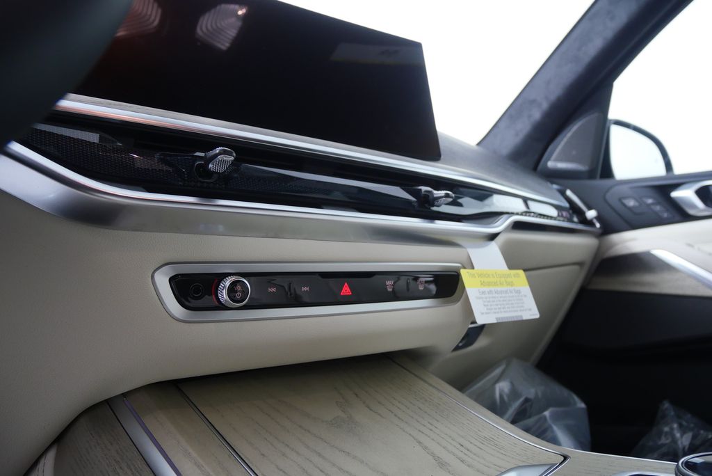 Thumbnail: 2026 BMW X7 - 23