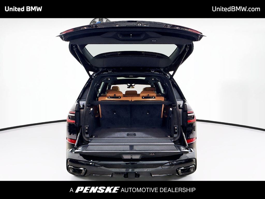Thumbnail: 2026 BMW X7 - 15