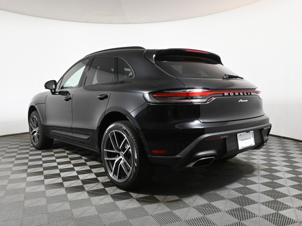 Thumbnail: 2025 Porsche Macan - 3