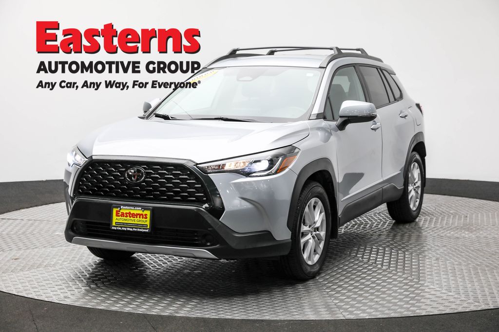 2023 Toyota Corolla Cross LE's photo