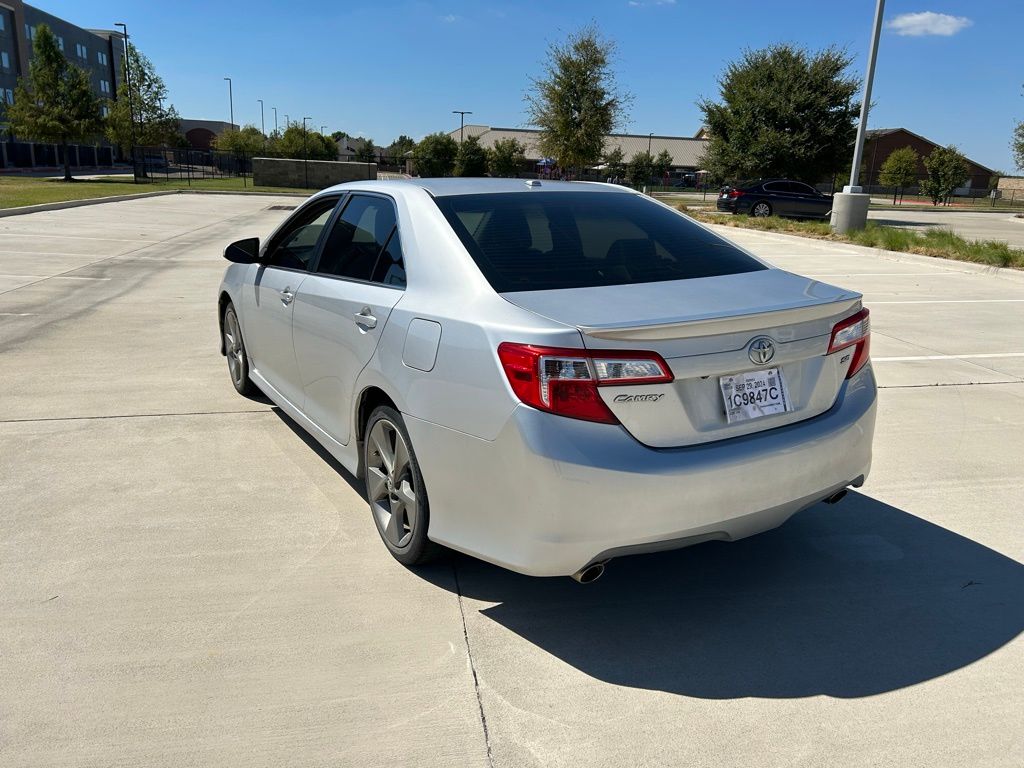 2014 Toyota Camry SE 23