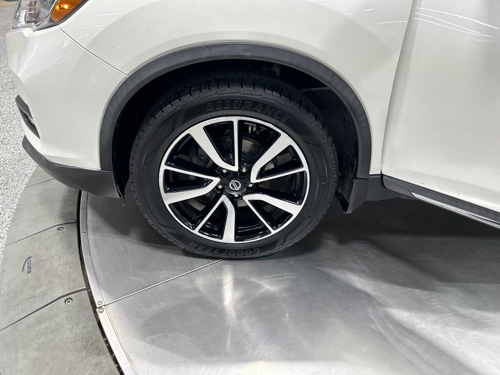 used 2019 Nissan Rogue car, priced at $17,917