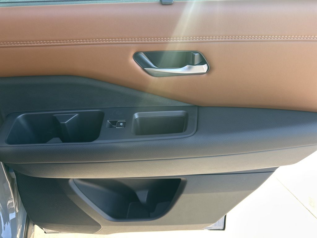 2025 Boulder Gray Pearl Nissan Pathfinder Platinum FWD SUV