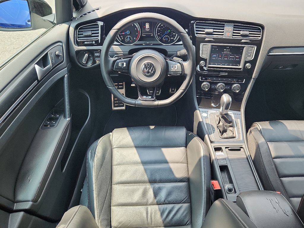 Thumbnail: 2016 Volkswagen Golf - 11