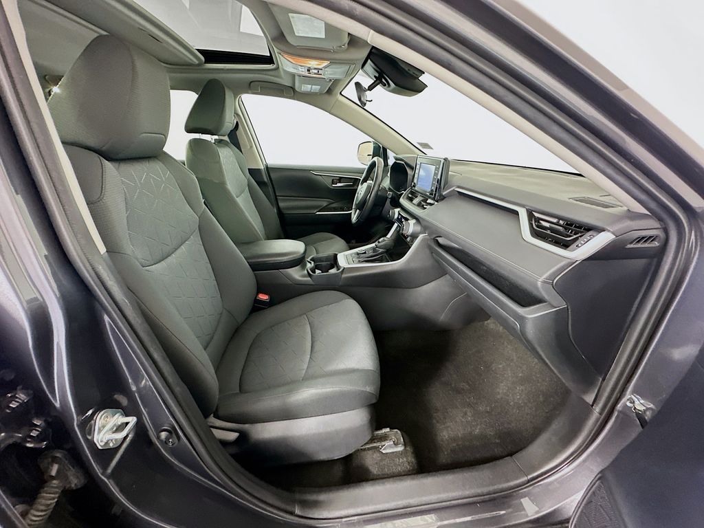 Thumbnail: 2020 Toyota RAV4 - 28