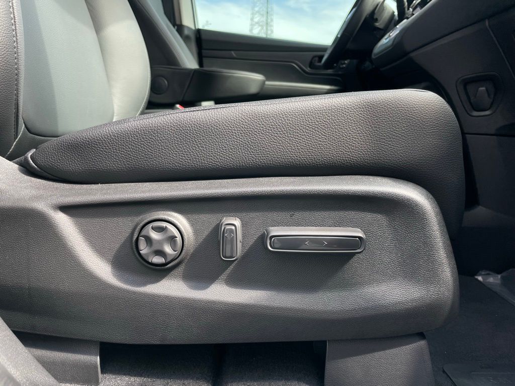 2025 Honda Odyssey EX-L 31