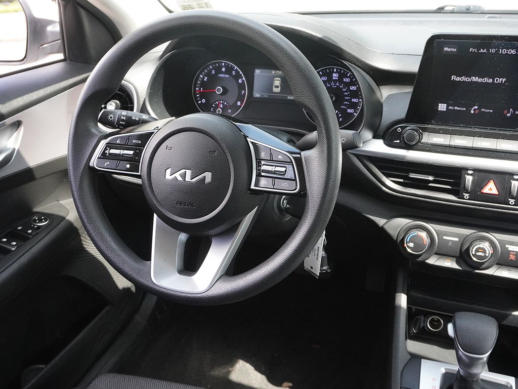 Used 2024 White Kia LXS image 22
