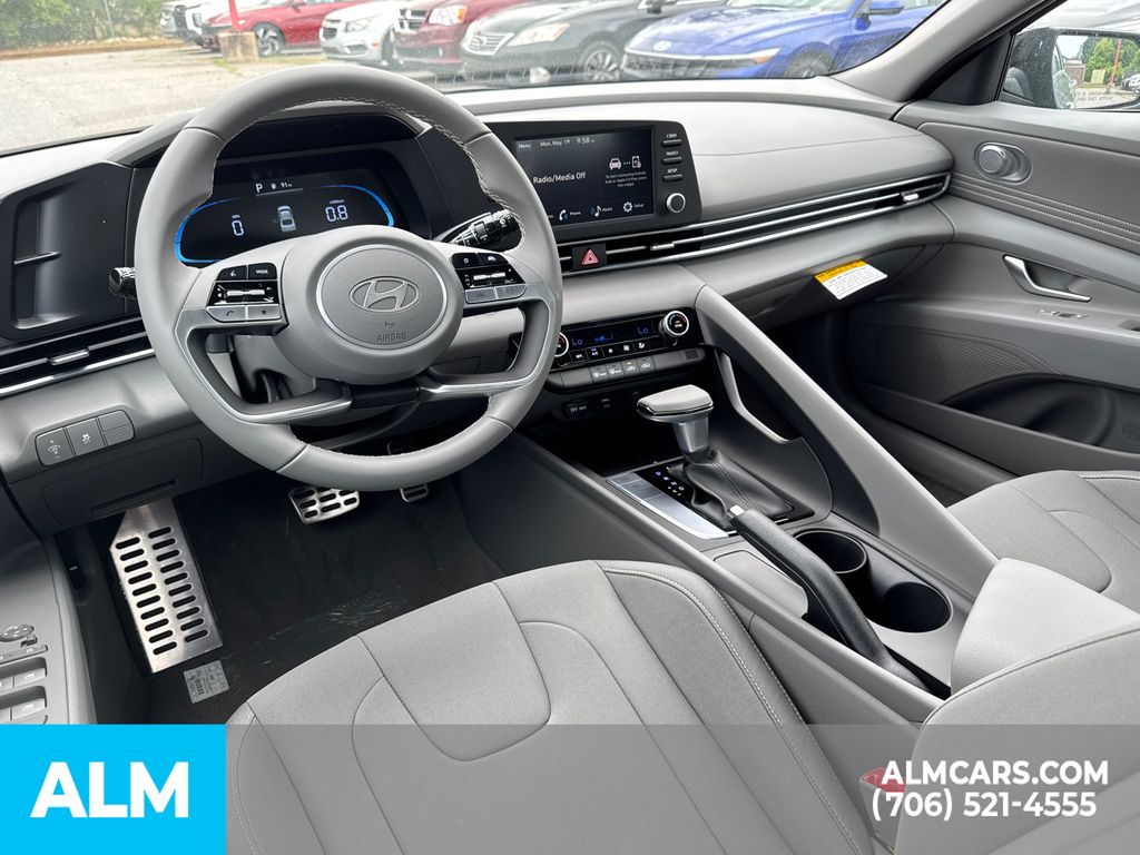 2025 Hyundai Elantra SEL Sport photo 15