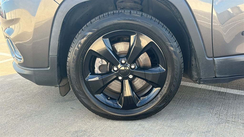 2020 Jeep Cherokee Latitude Plus Gray at South Houston Nissan