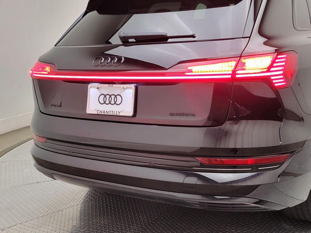 Thumbnail: 2023 Audi e-tron - 7