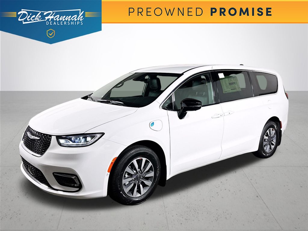 2025 Chrysler Pacifica Hybrid Select