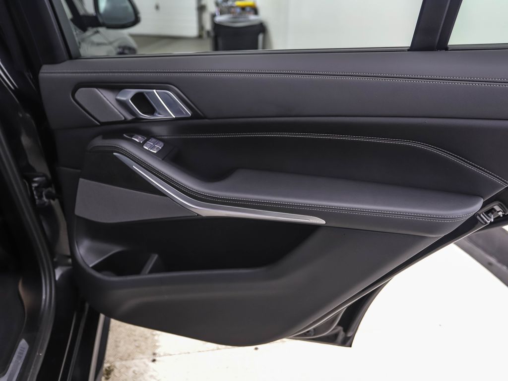 Thumbnail: 2024 BMW X7 - 25