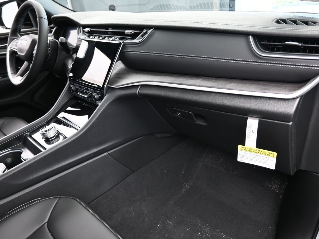 New 2025 Silver Zynith Jeep Limited image 39