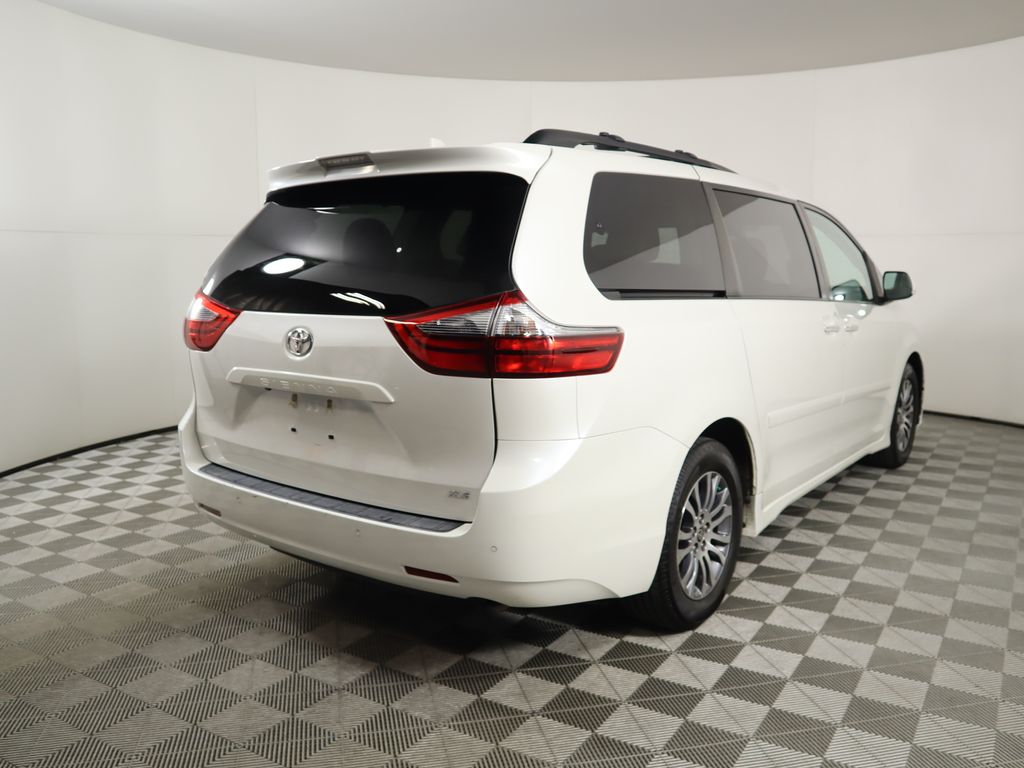 2020 Toyota Sienna XLE 5