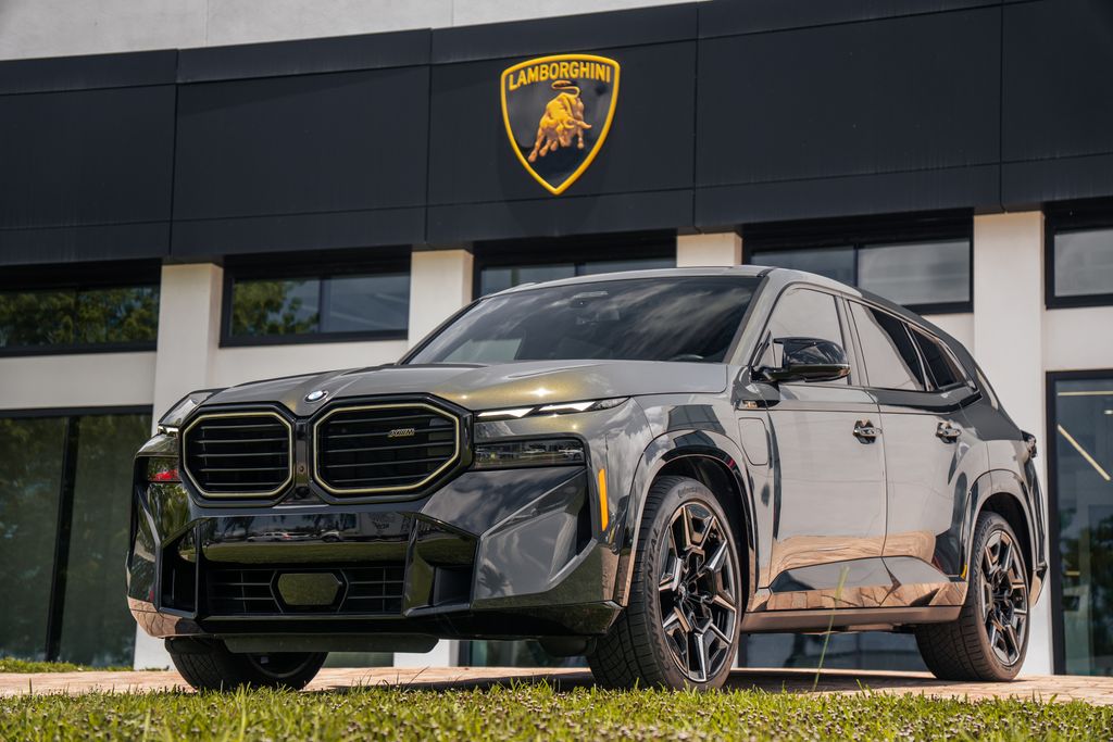 2023 BMW XM -'s photo
