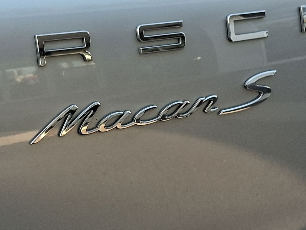 Thumbnail: 2016 Porsche Macan - 31