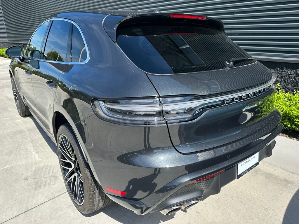 Thumbnail: 2025 Porsche Macan - 3