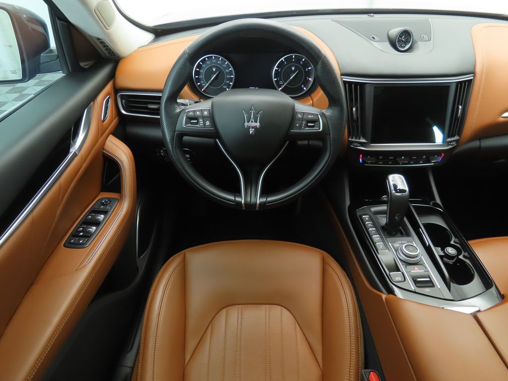 Thumbnail: 2022 Maserati Levante - 10