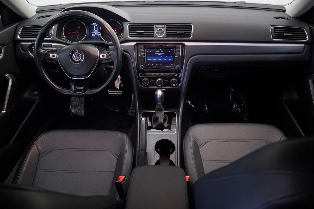 Thumbnail: 2017 Volkswagen Passat - 8