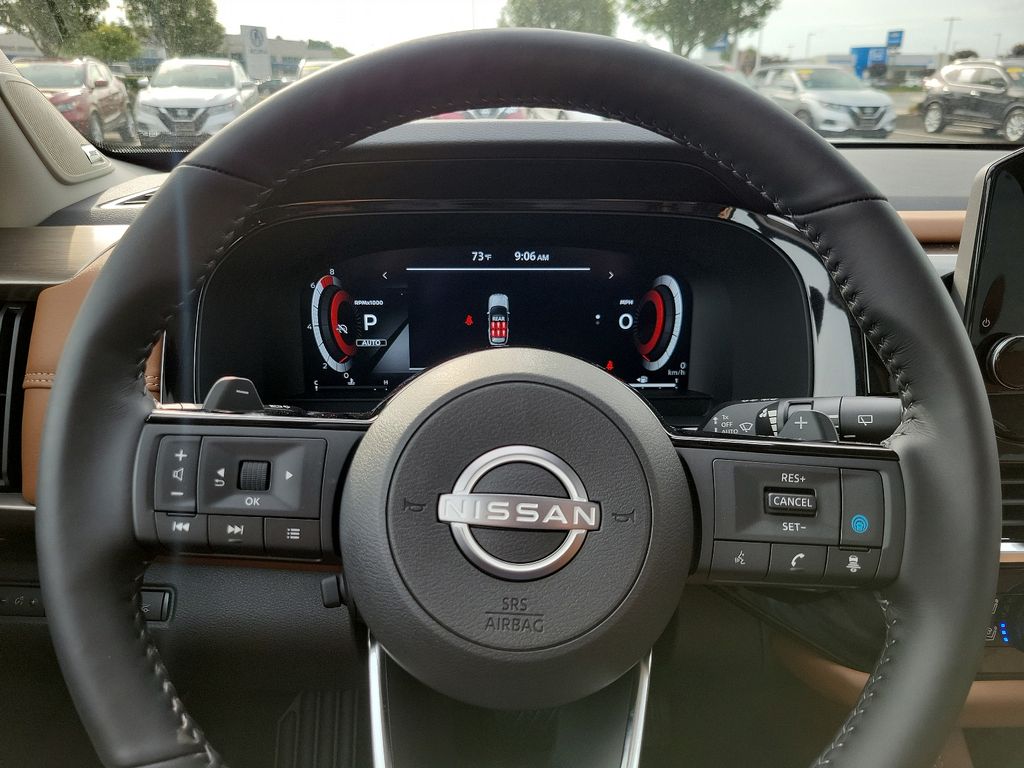 2025 Nissan Pathfinder Platinum 11