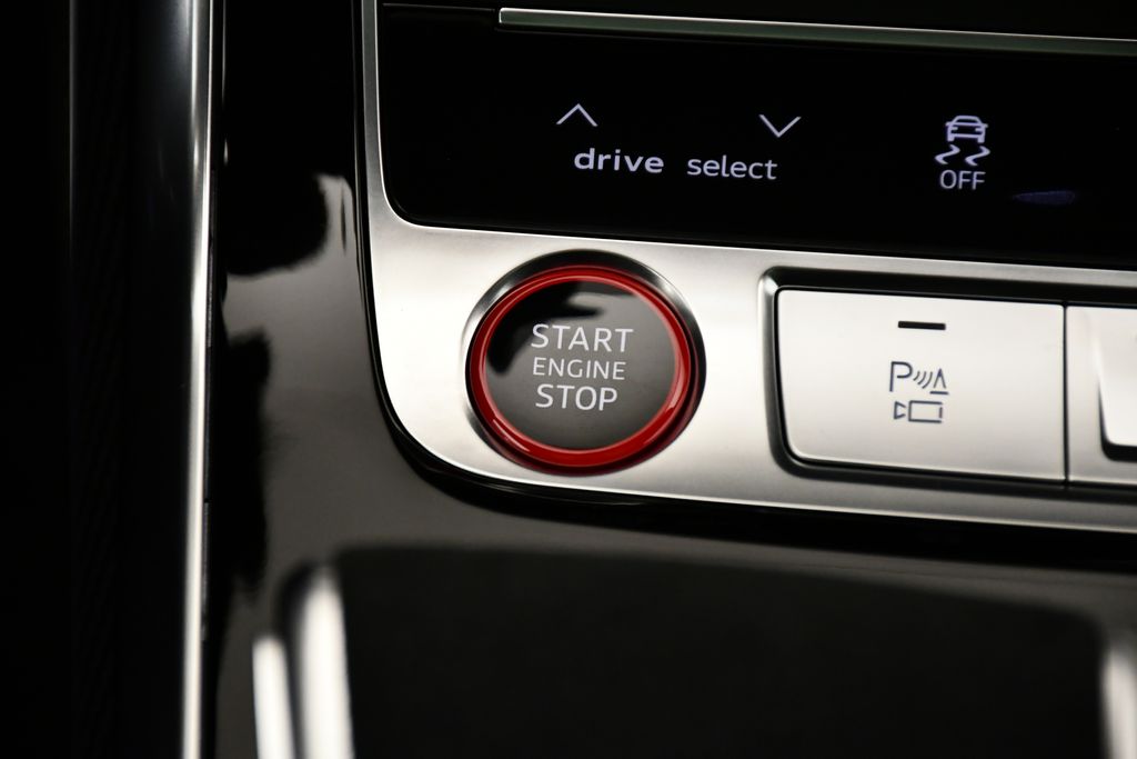 Thumbnail: 2026 Audi RS Q8 - 28