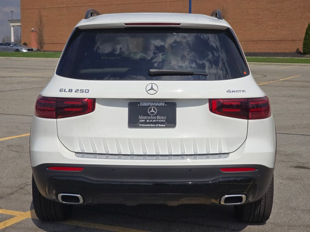 New 2026 White Mercedes-Benz GLB 250 image 15