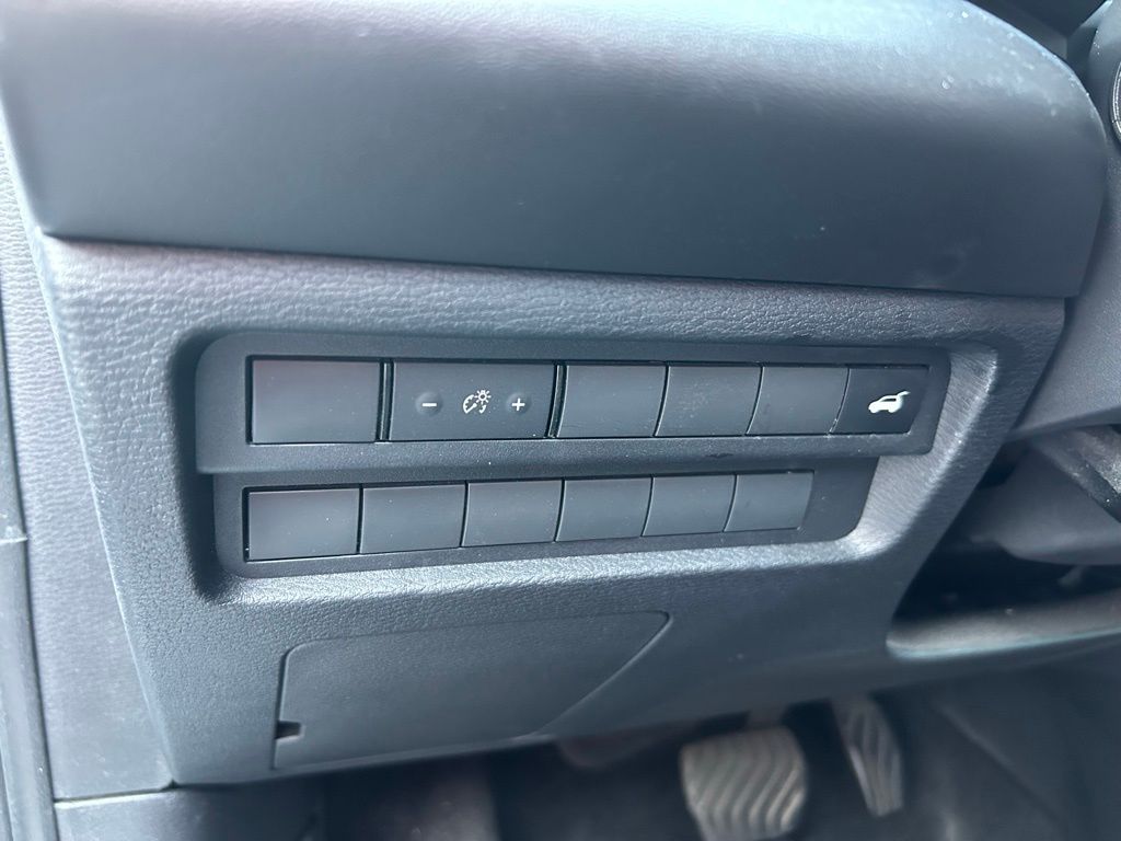 2023 Mitsubishi Outlander SE 18