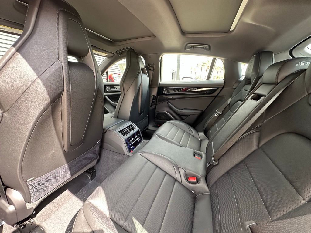 Thumbnail: 2025 Porsche Panamera - 29