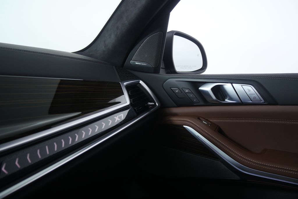 Thumbnail: 2026 BMW X7 - 29