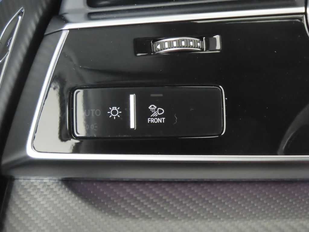 Thumbnail: 2026 Audi RS Q8 - 17