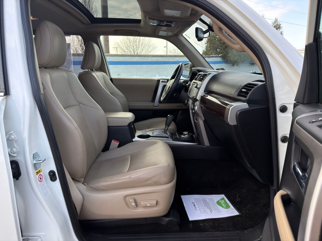 Thumbnail: 2019 Toyota 4Runner - 25