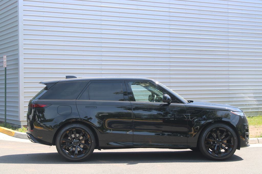 New 2026 Black Land Rover Dynamic SE image 3