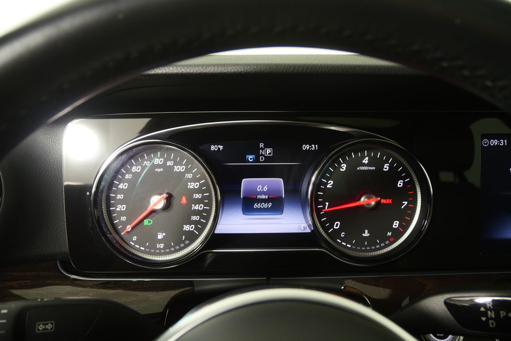 Thumbnail: 2019 Mercedes-Benz E-Class - 20