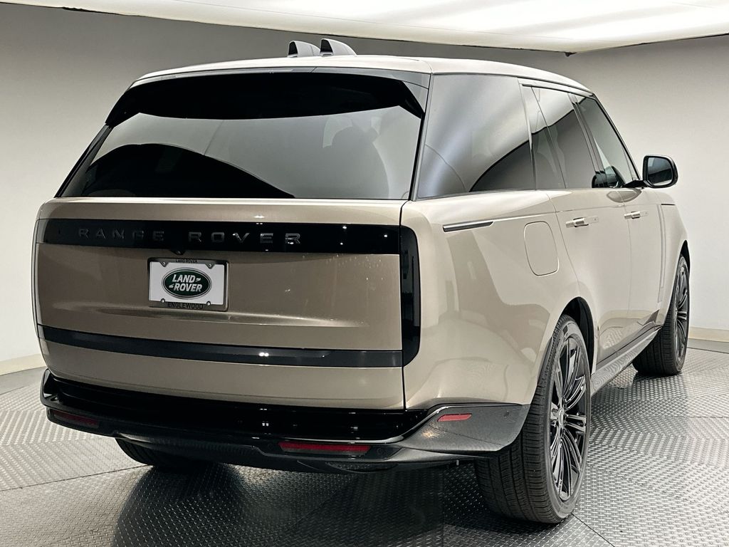 2025 Land Rover Range Rover SE 3
