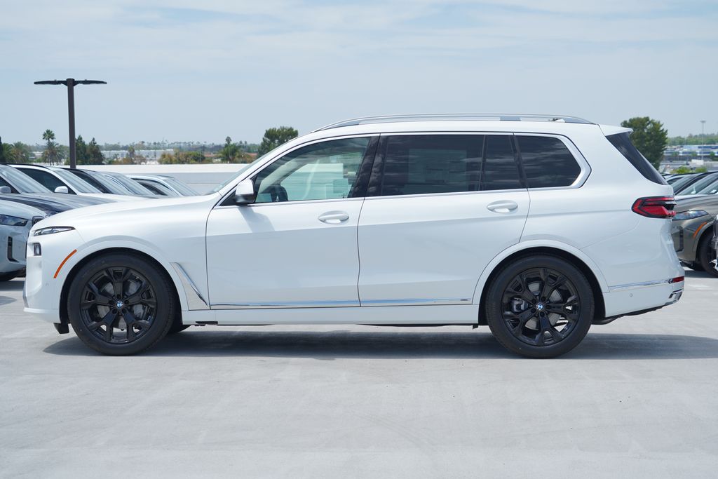 Thumbnail: 2027 BMW X7 - 4