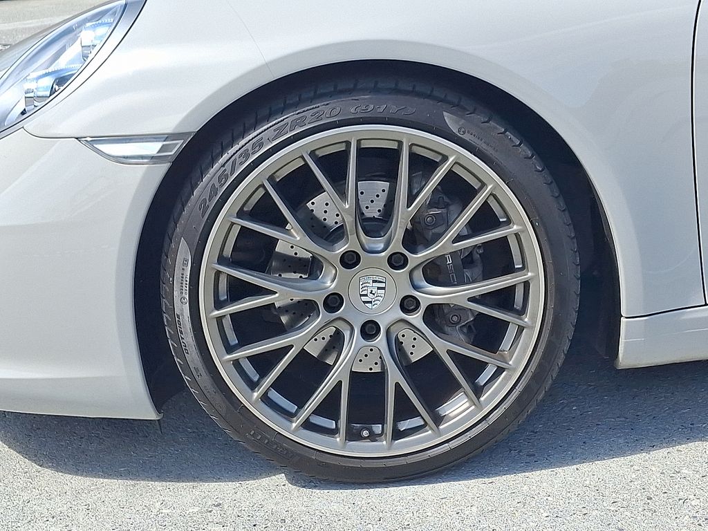 Thumbnail: 2018 Porsche 911 - 10