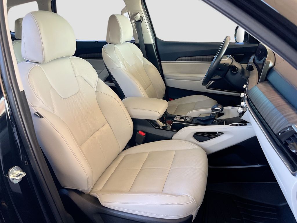 Used 2023 Black Kia SX image 31