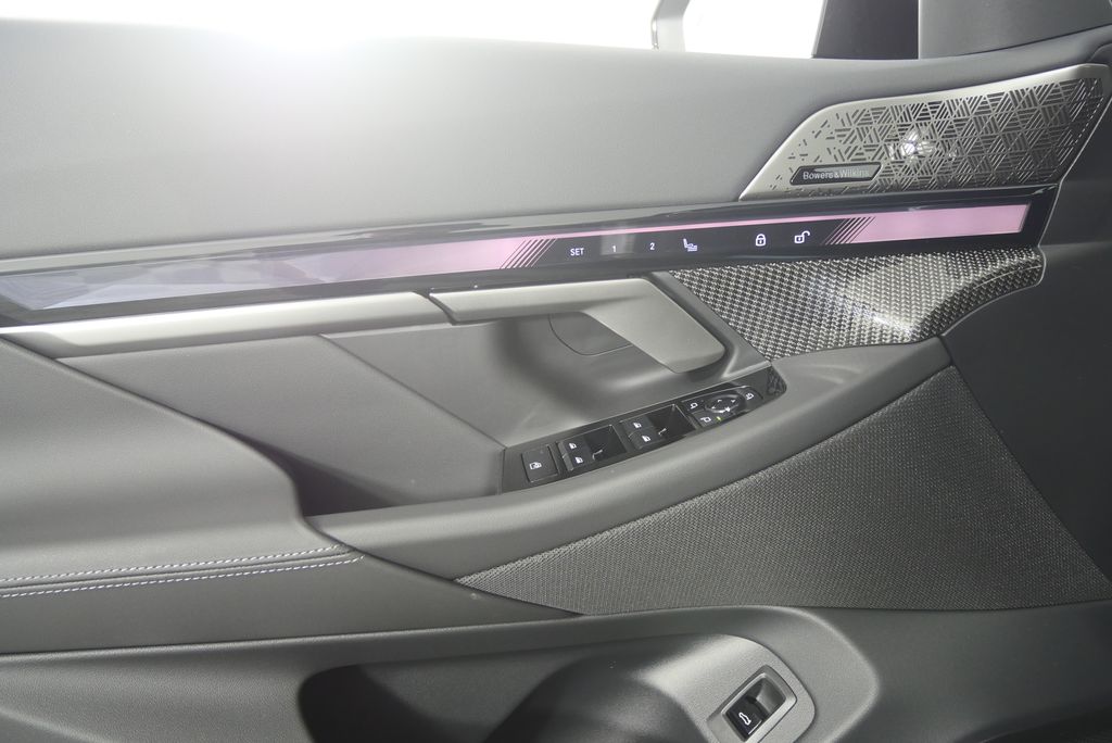 Thumbnail: 2027 BMW 5 Series - 8