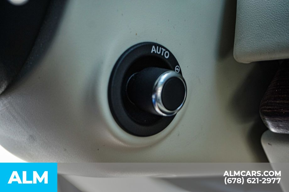 Used 2023 Blue Land Rover SE image 49