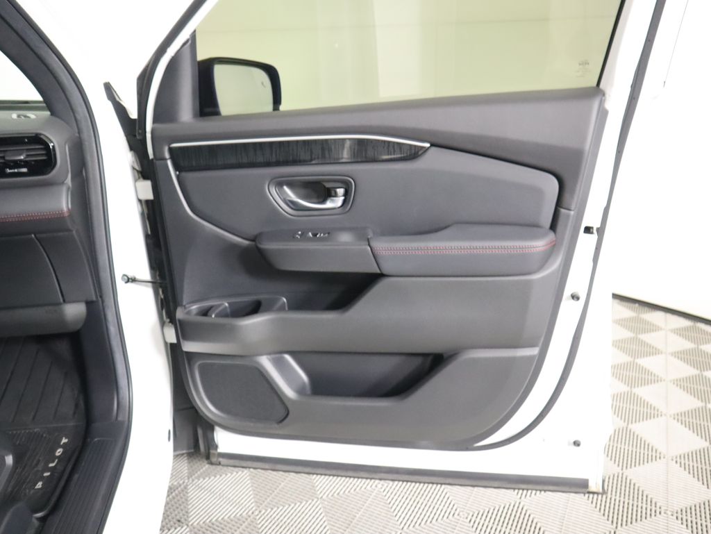 Thumbnail: 2025 Honda Pilot - 25