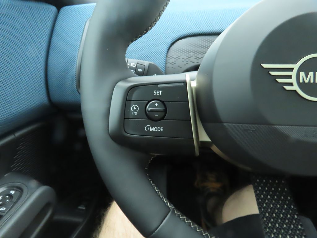 2025 MINI Cooper Countryman Iconic 12