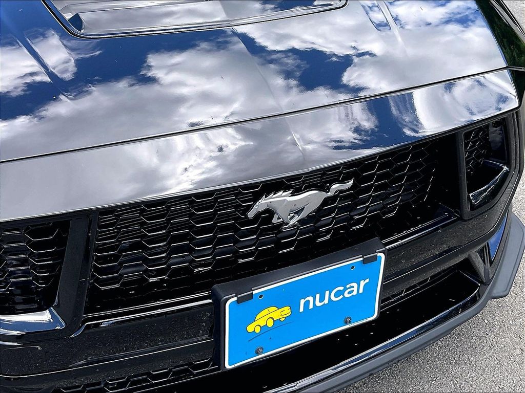 2025 Ford Mustang — photo 30