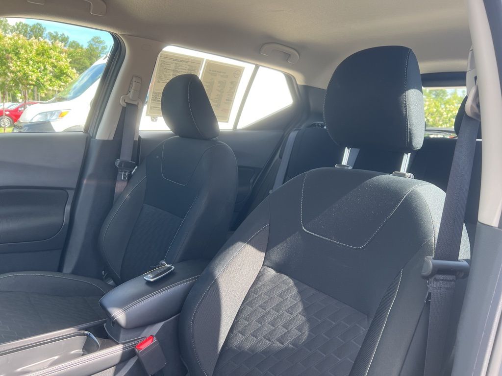 2024 Boulder Gray Pearl Nissan Kicks SV FWD SUV