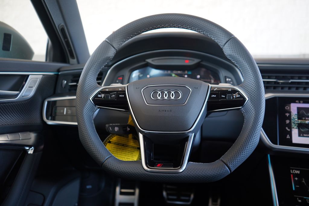 Thumbnail: 2025 Audi RS 6 - 16