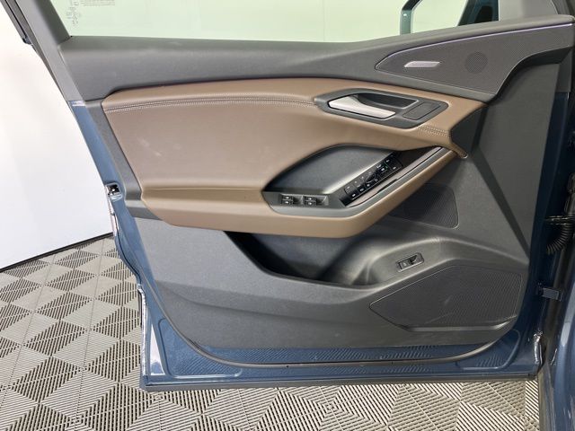 Thumbnail: 2025 Audi Q6 e-tron - 12